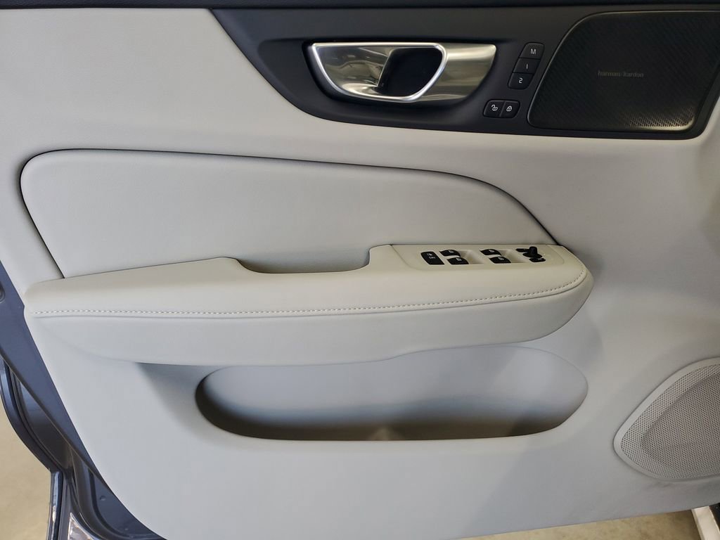 New 2025 Volvo V60 B5 Cross Country Ultra w/ Protection Package Premier image 21