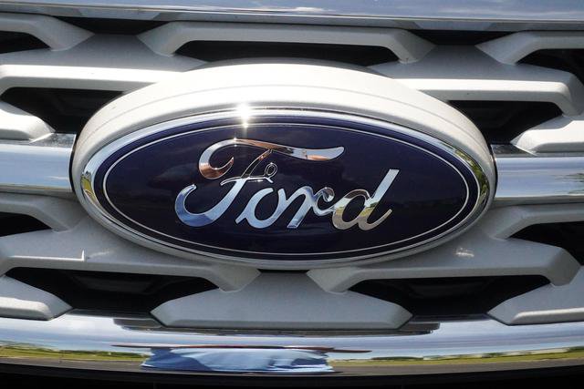 Used 2019 Ford Explorer XLT FWD image 42