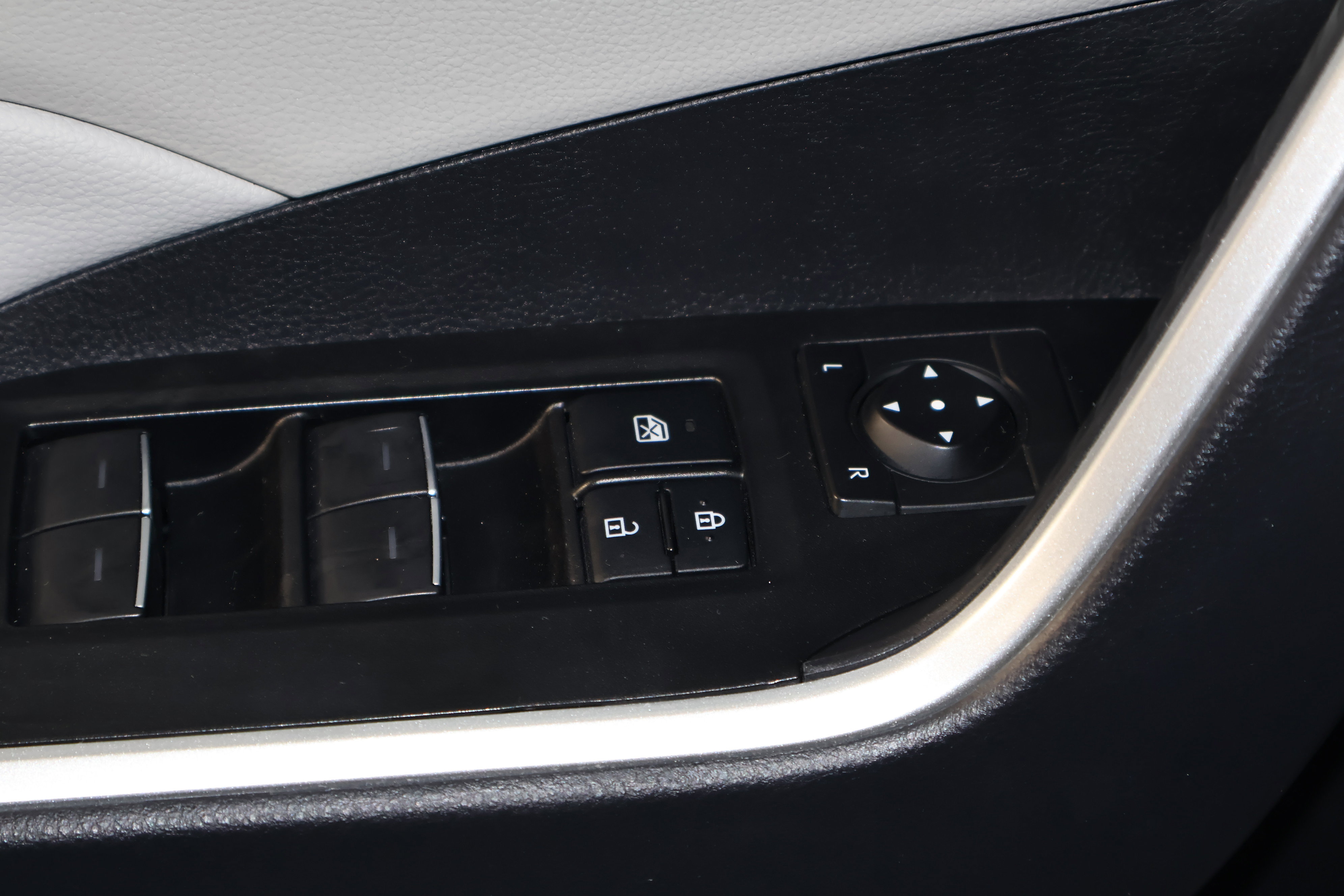 Used 2025 Toyota RAV4 XLE w/ Convenience Package image 36