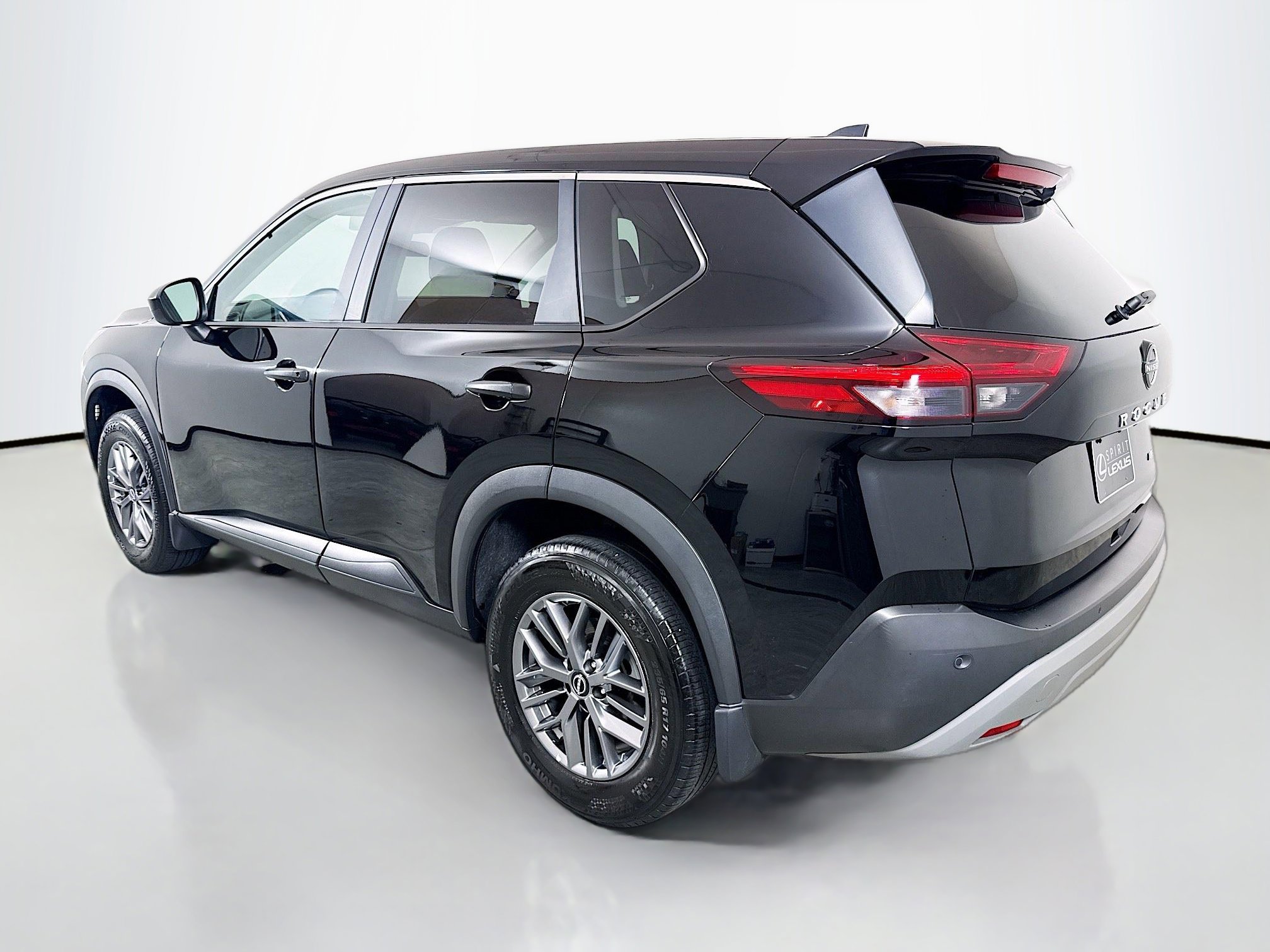 Used 2023 Nissan Rogue S AWD/4WD image 5