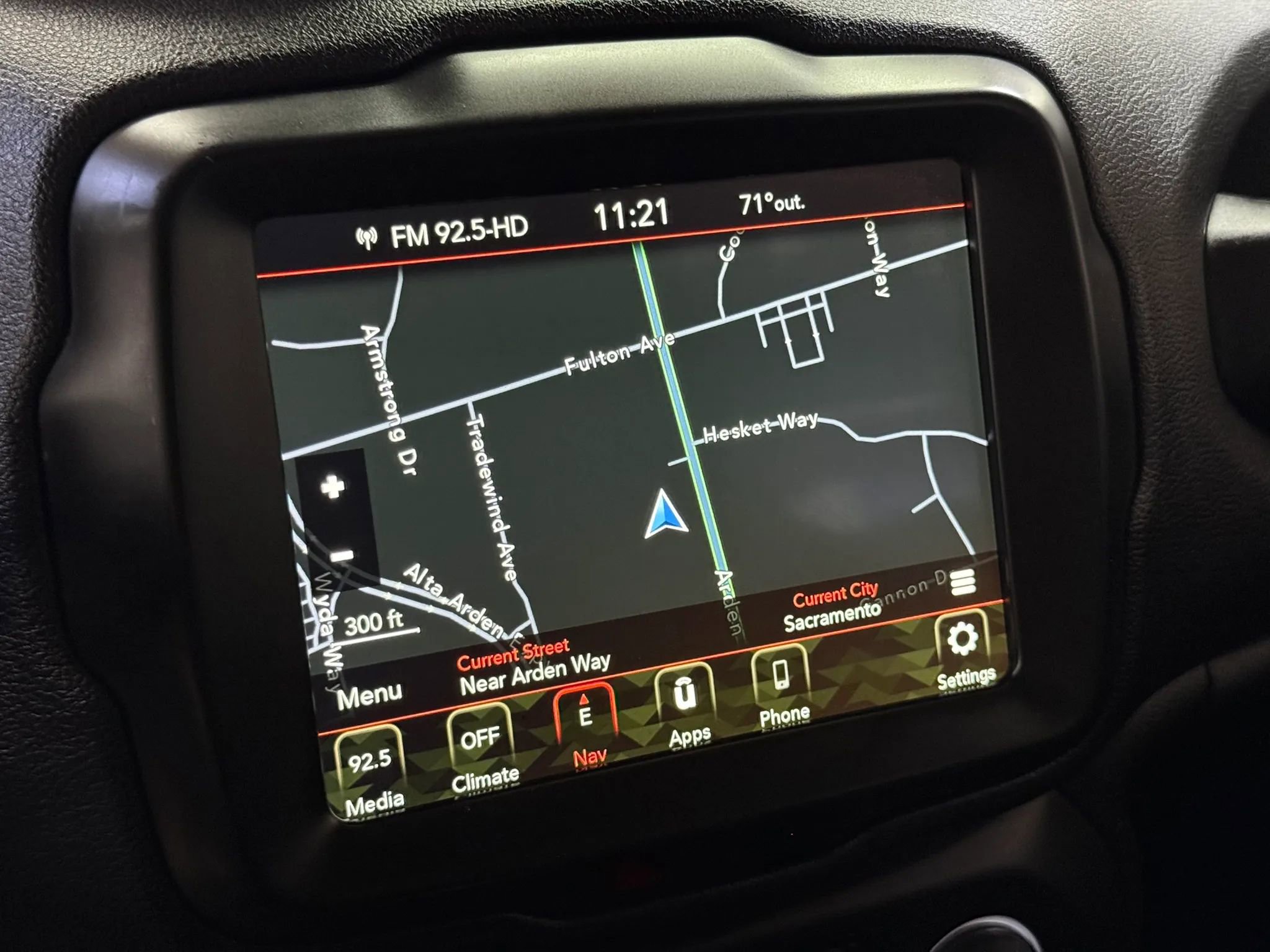 Used 2018 Jeep Renegade Trailhawk w/ UConnect 8.4 Nav Group image 28