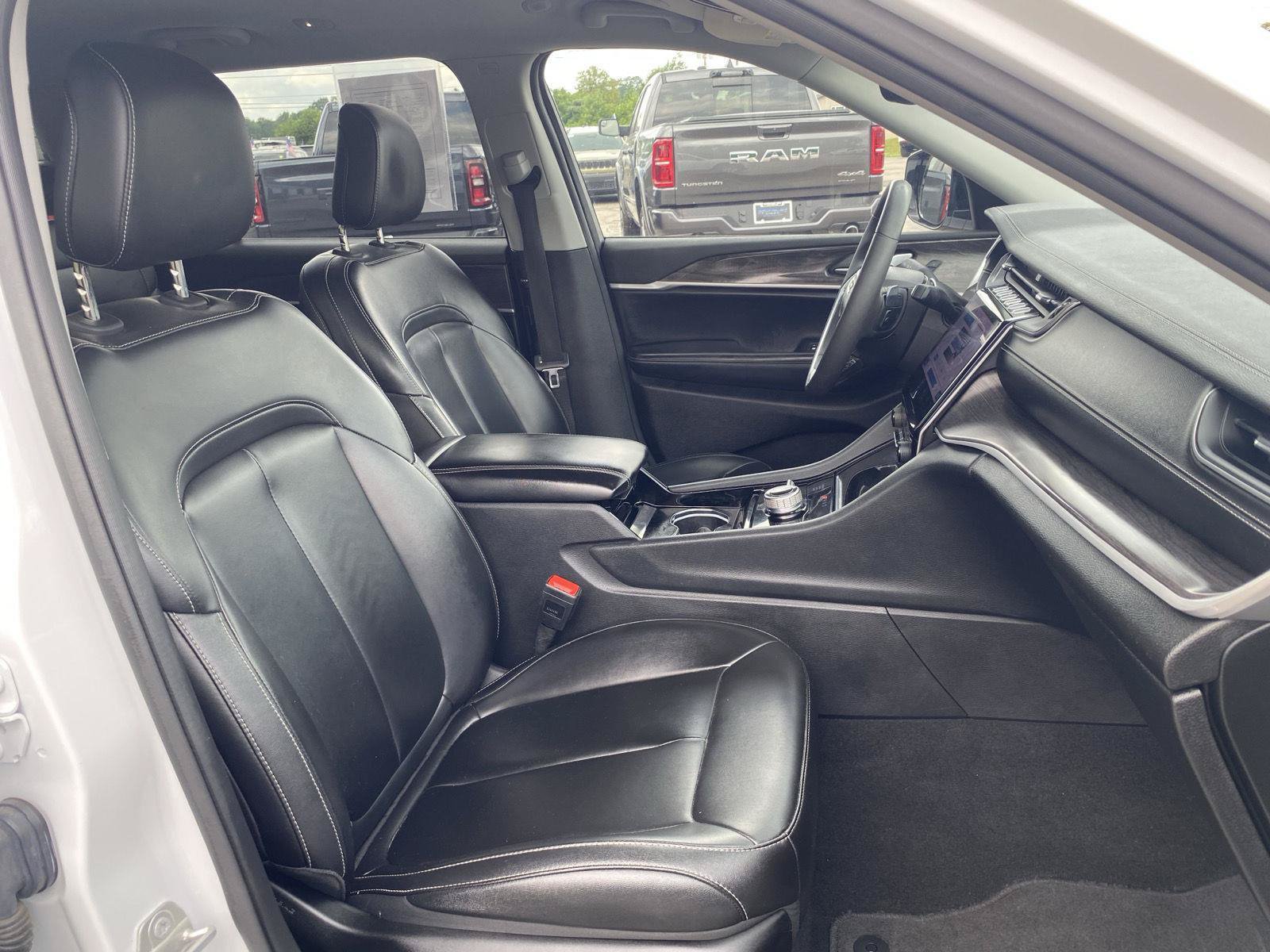 Used 2023 Jeep Grand Cherokee L Limited AWD/4WD image 42