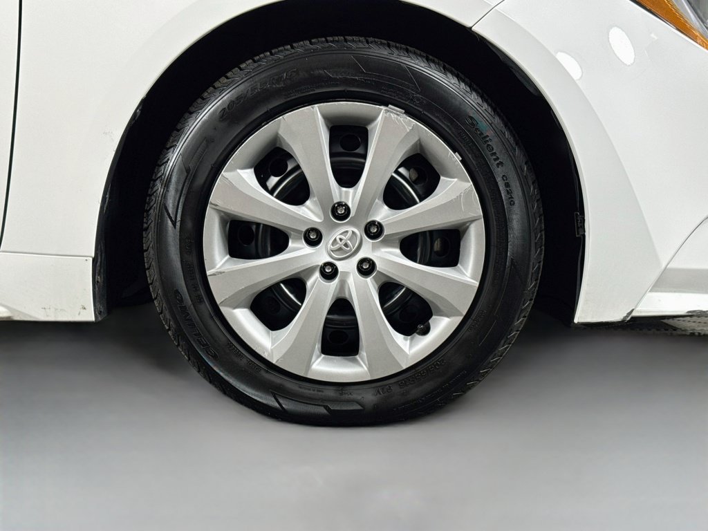 Used 2025 Toyota Corolla LE FWD image 9