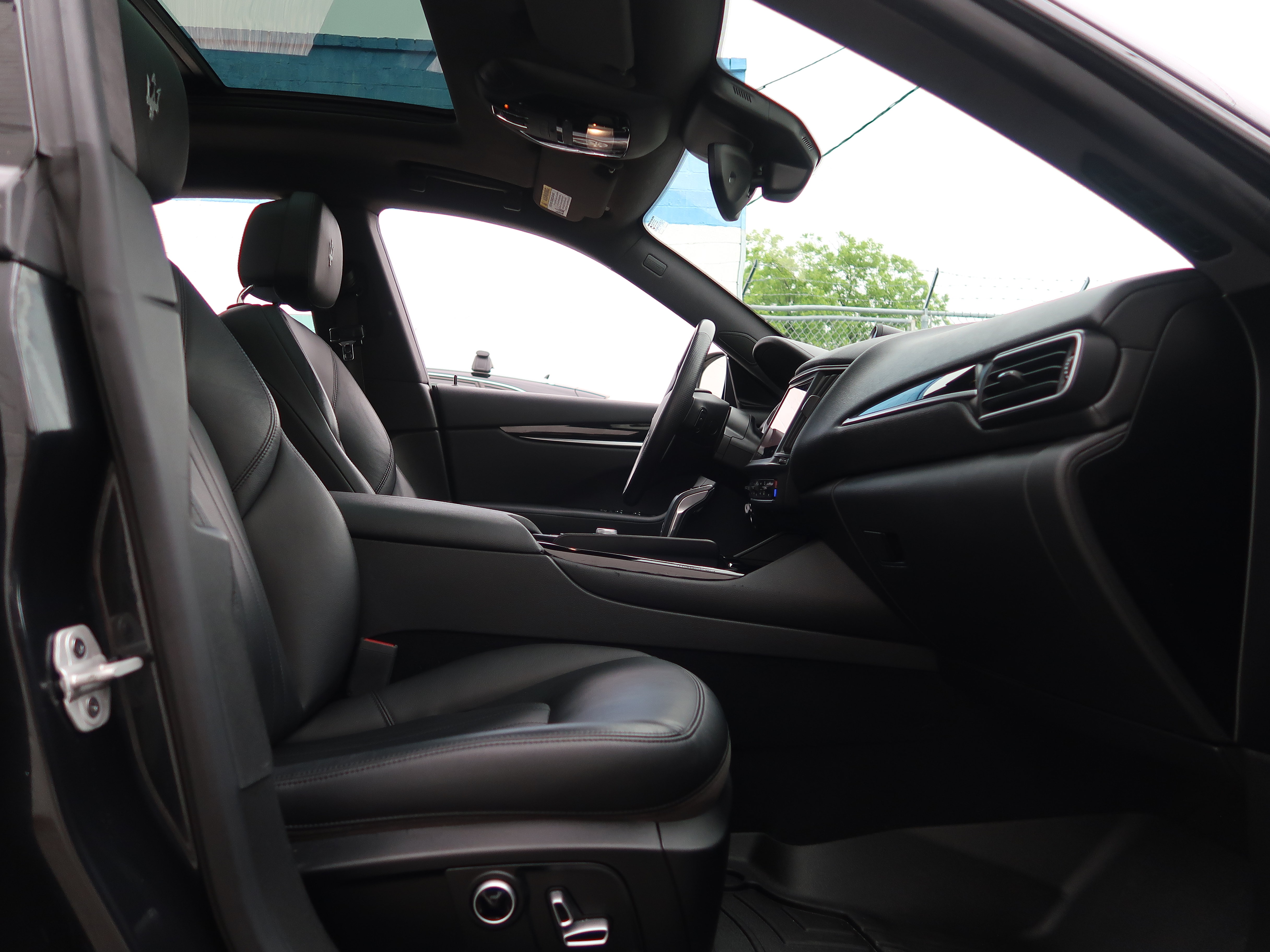 Used 2022 Maserati Levante GT AWD/4WD image 34