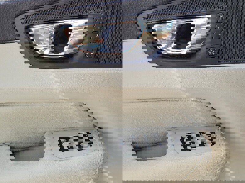 Used 2020 Volvo XC60 T6 Momentum w/ Protection Package image 29