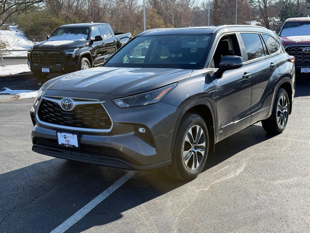Certified 2024 Toyota Highlander XLE image 10
