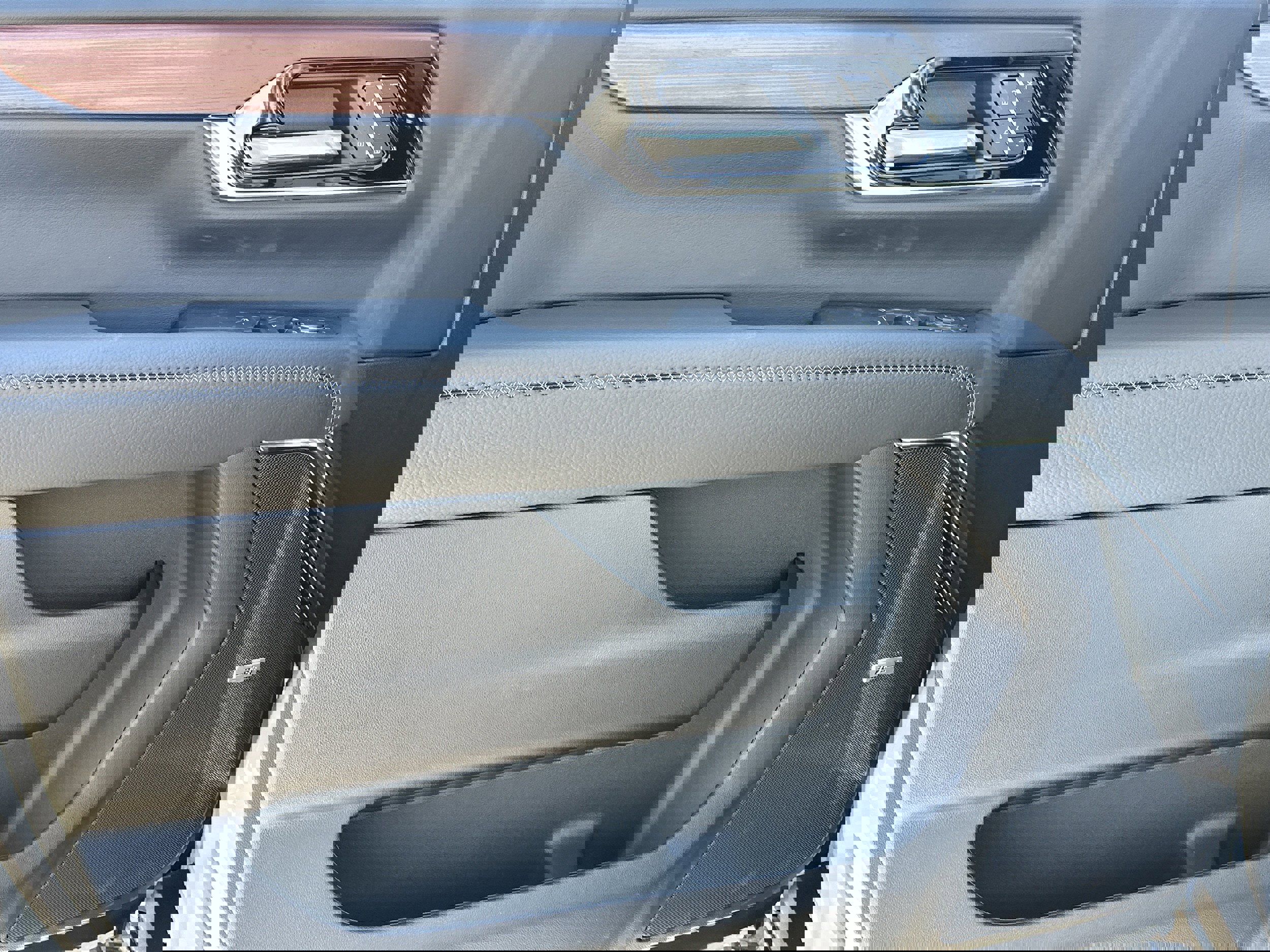 New 2026 GMC Yukon Denali w/ Sun & Power Step Package image 10