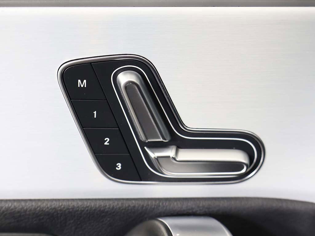 Used 2025 Mercedes-Benz CLA 250 4MATIC image 34