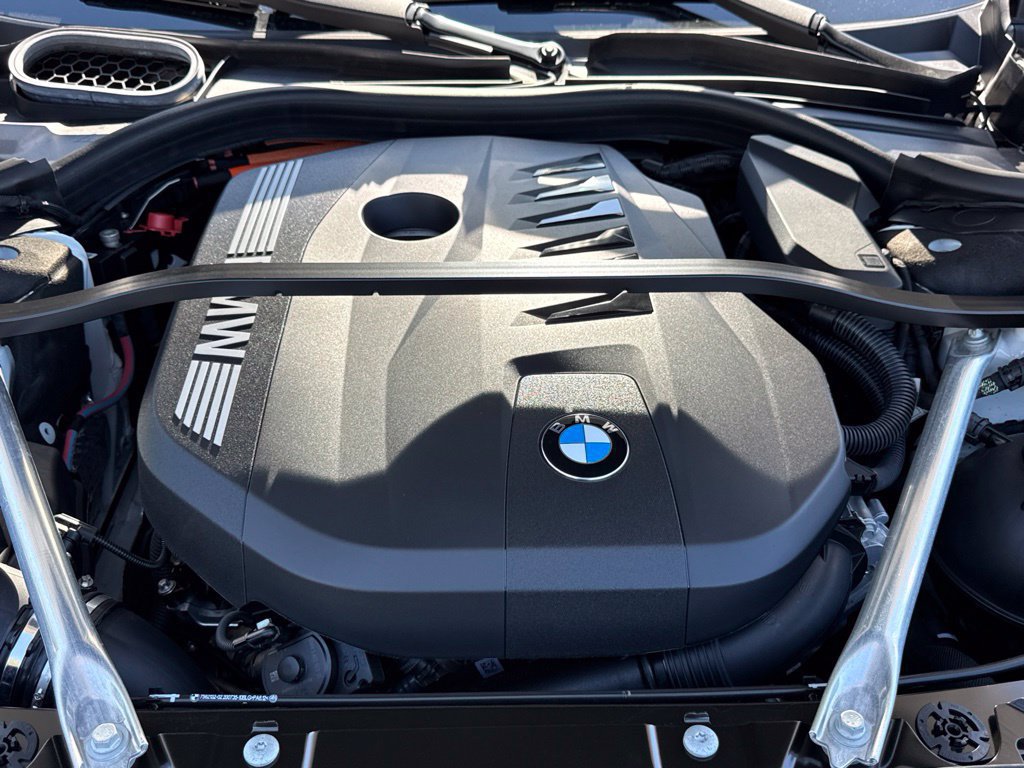 Used 2026 BMW 750e xDrive w/ Premium Package AWD/4WD image 33