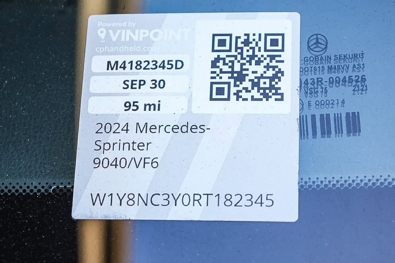 Used 2024 Mercedes-Benz Sprinter 3500 image 25