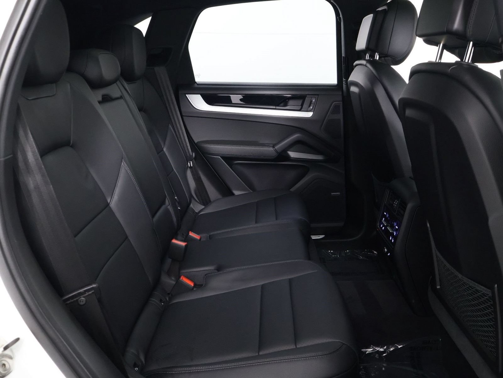 Certified 2024 Porsche Cayenne S AWD/4WD image 32