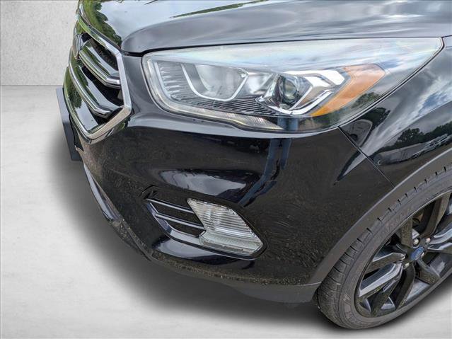 Used 2017 Ford Escape SE w/ SE Sport Appearance Package FWD image 9