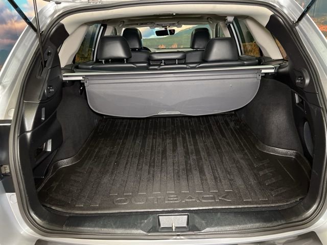 Used 2017 Subaru Outback 2.5i Limited image 62