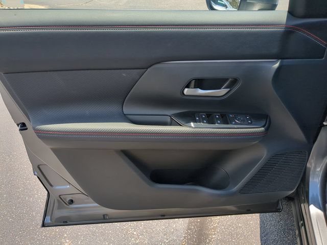 Certified 2025 Nissan Kicks SR FWD image 12
