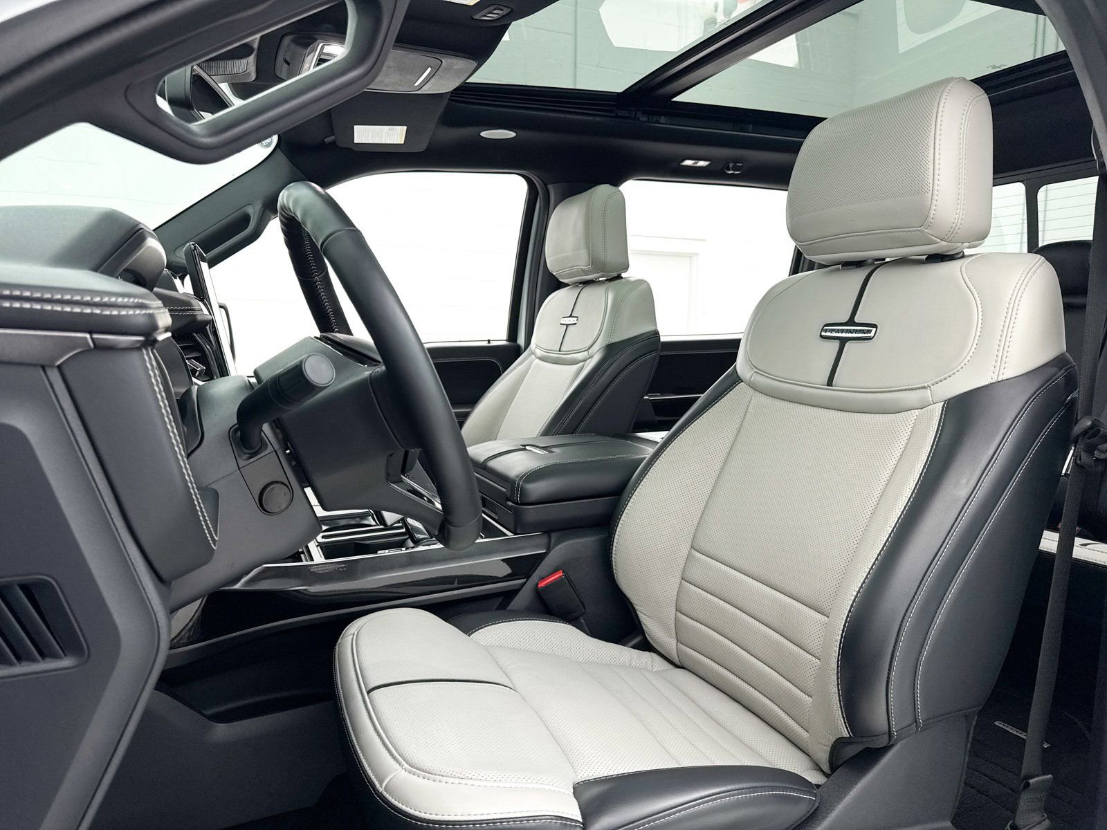 Used 2023 Ford F150 Lightning Platinum image 21