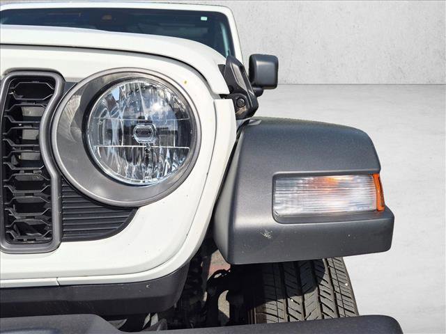 Used 2025 Jeep Gladiator Sport AWD/4WD image 14