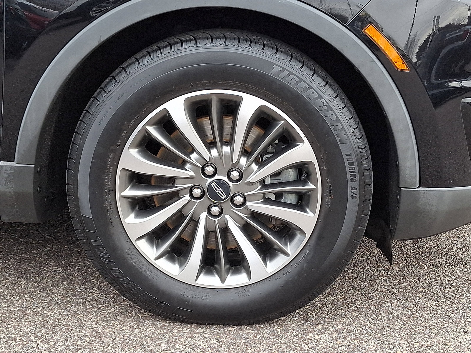 Used 2020 Lincoln Nautilus Reserve image 13