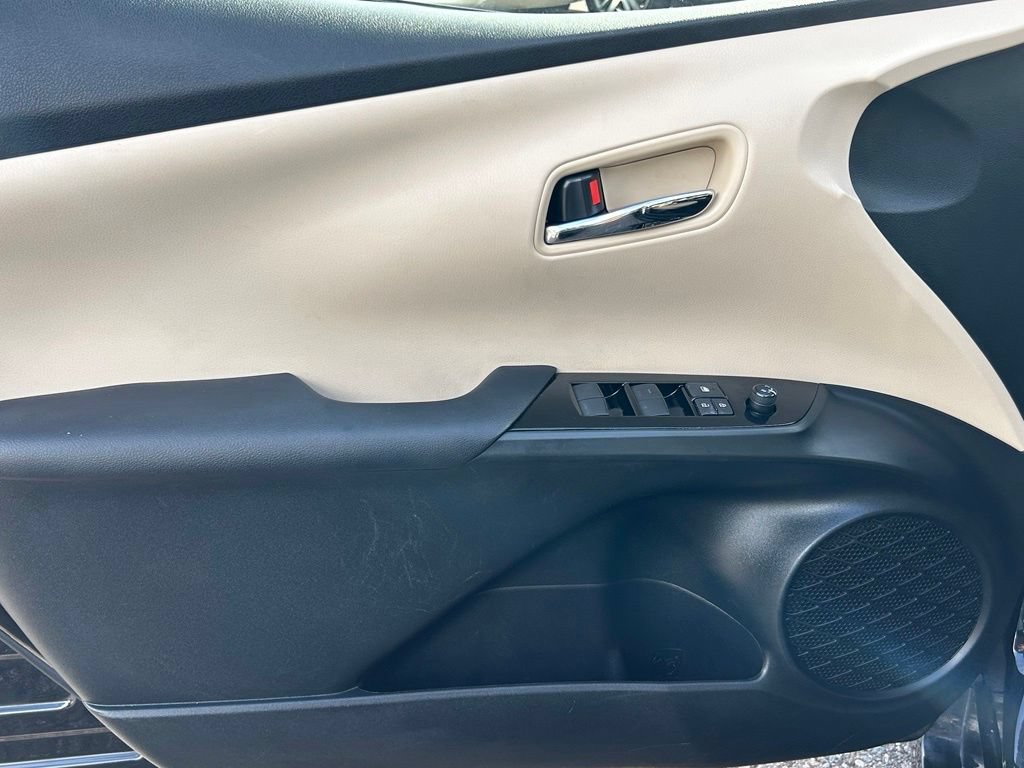 Used 2021 Toyota Prius LE FWD image 18