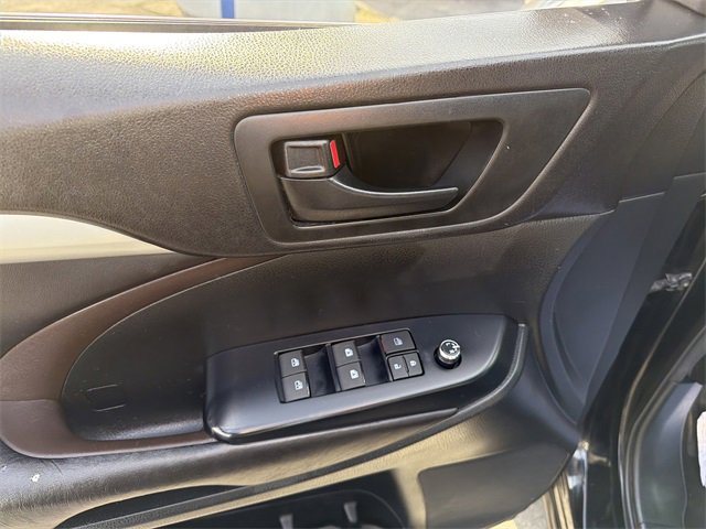 Used 2016 Toyota Highlander Plus image 15