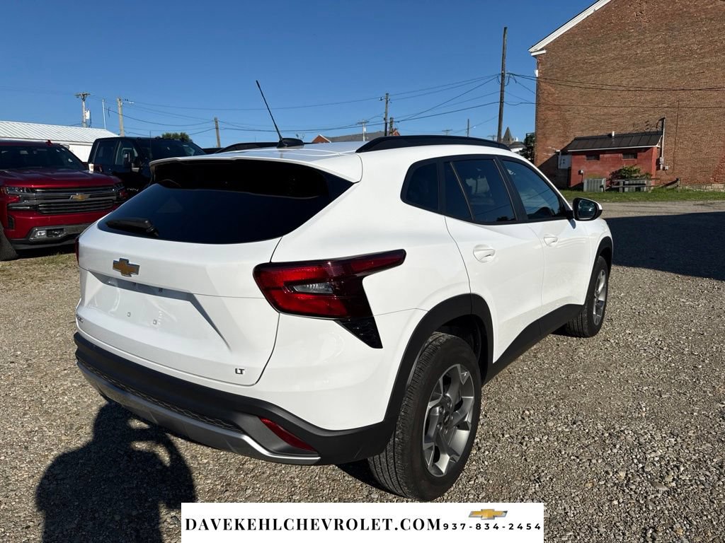 Used 2025 Chevrolet Trax LT FWD image 3