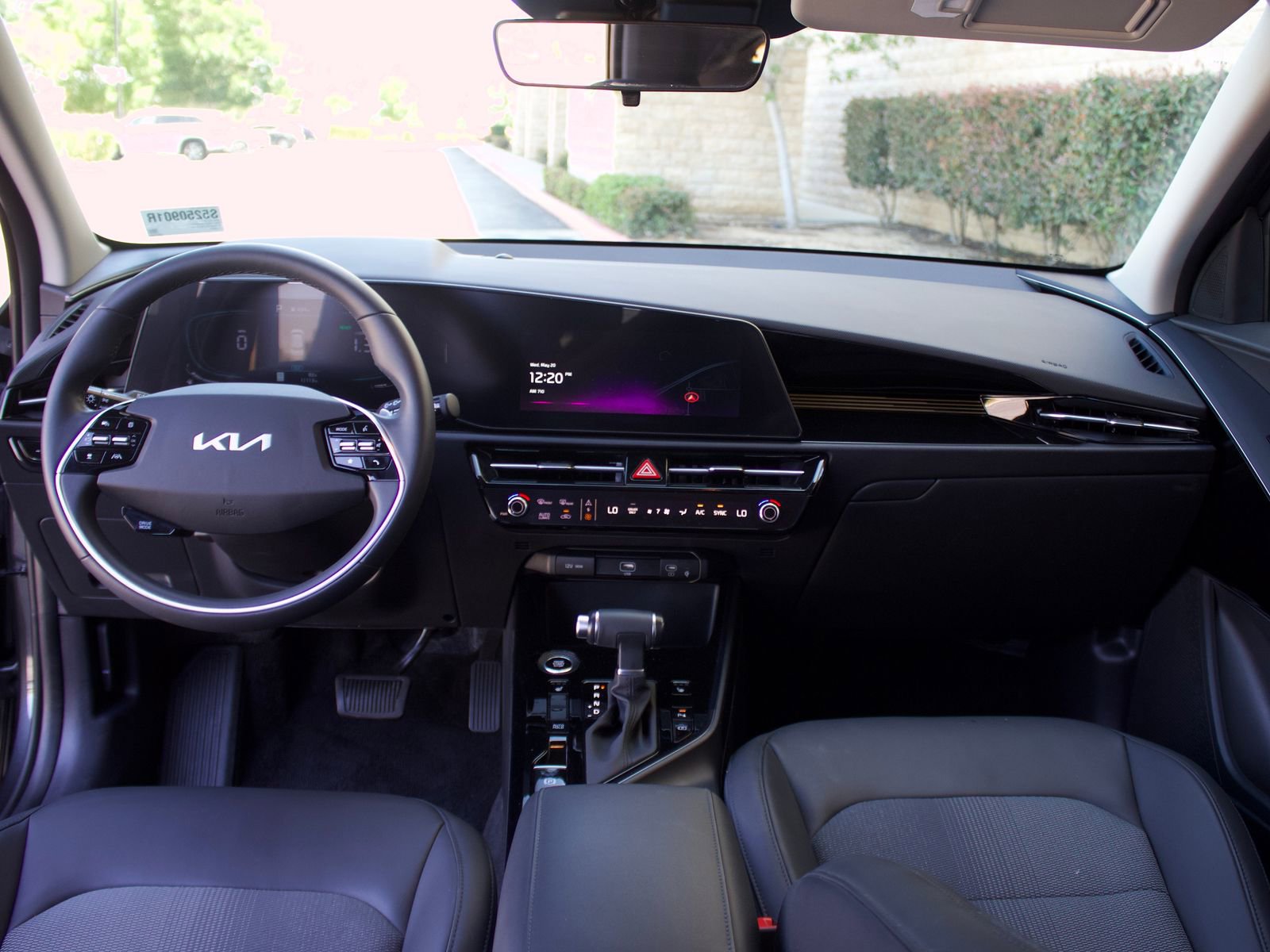Used 2025 Kia Niro EX FWD image 13