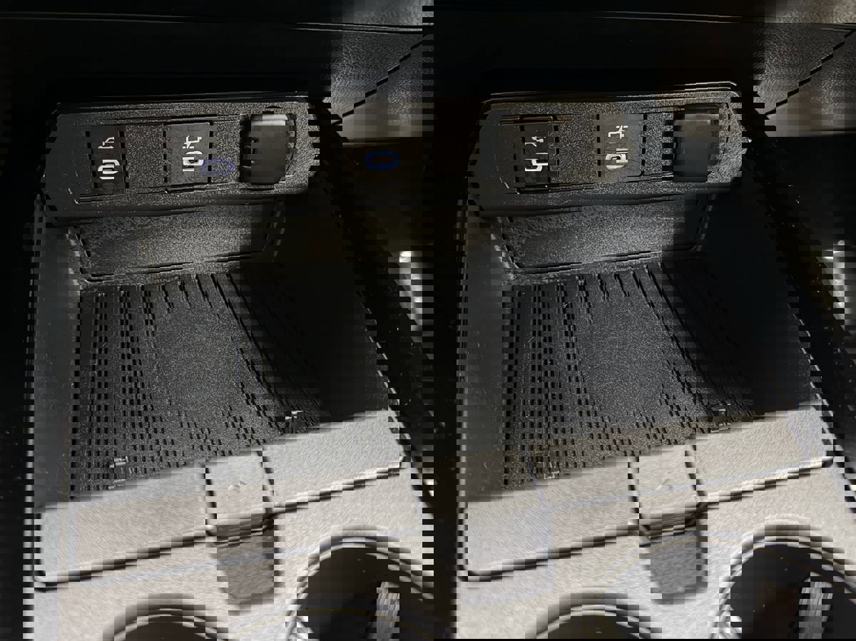 Used 2025 Toyota Prius LE image 25