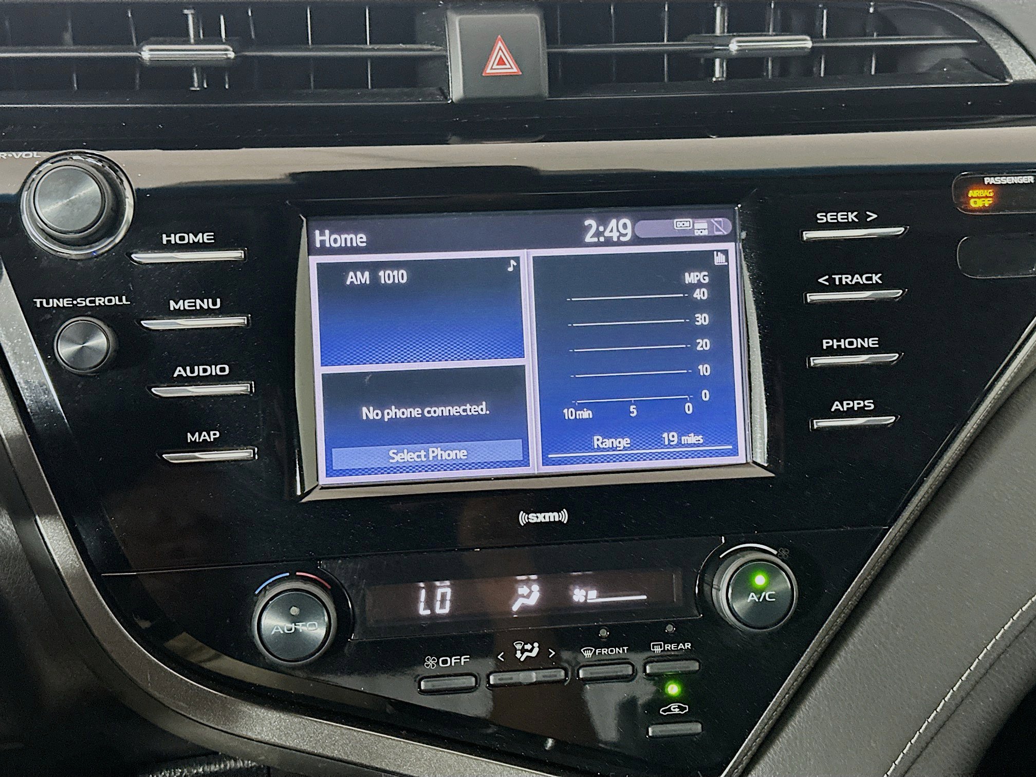 Used 2020 Toyota Camry SE FWD image 19