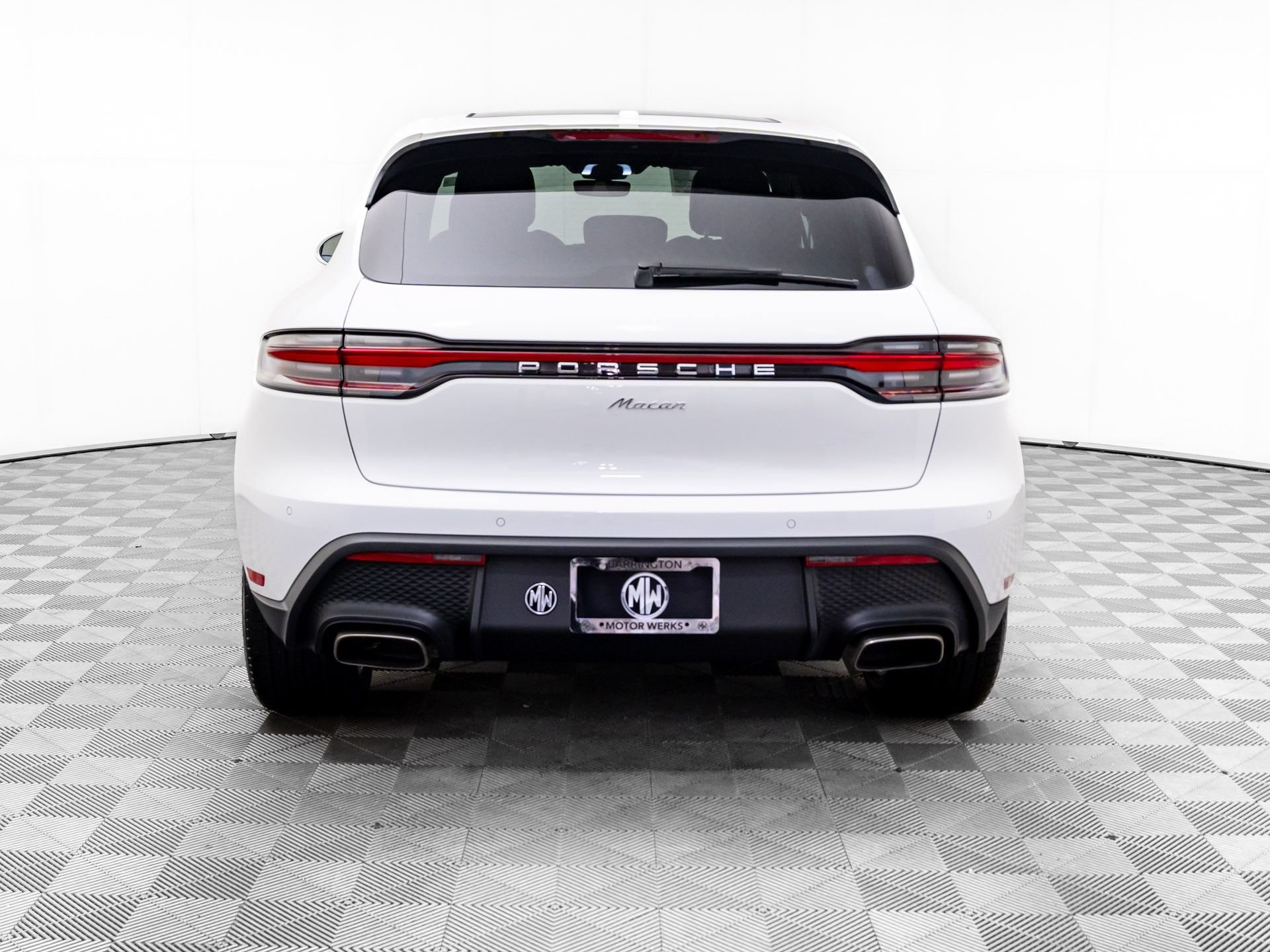 Certified 2026 Porsche Macan AWD/4WD image 10