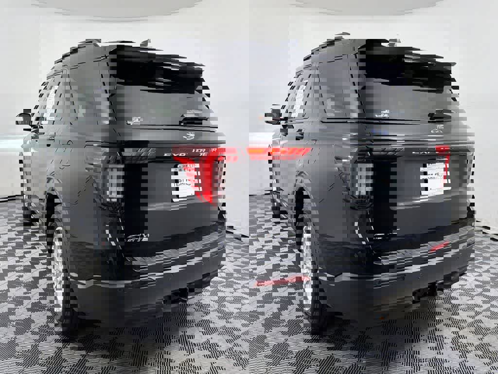 Used 2025 Ford Explorer Active image 7