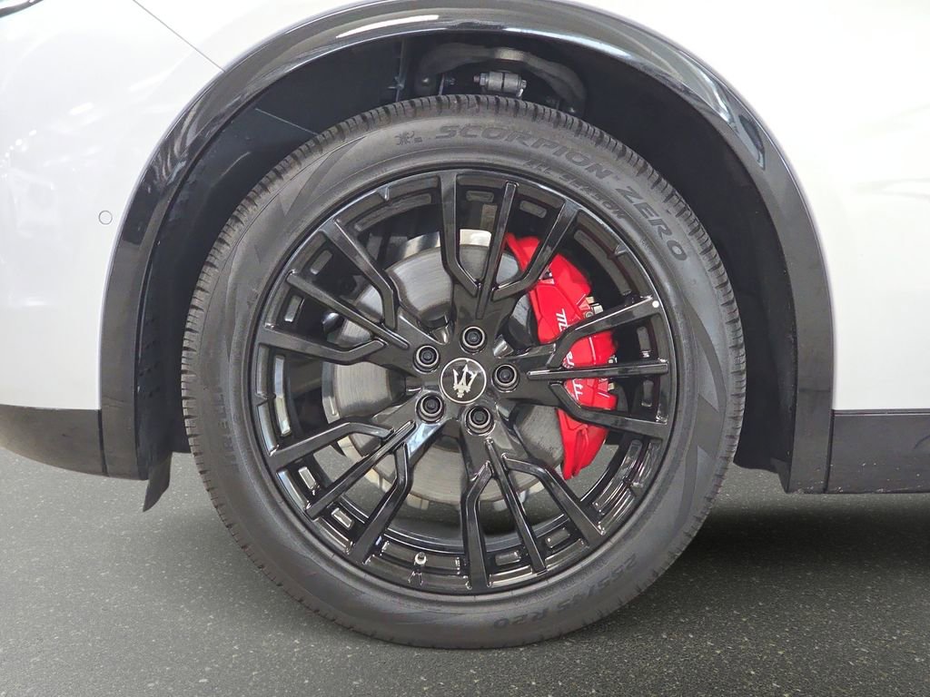Used 2025 Maserati Grecale Modena AWD/4WD image 32