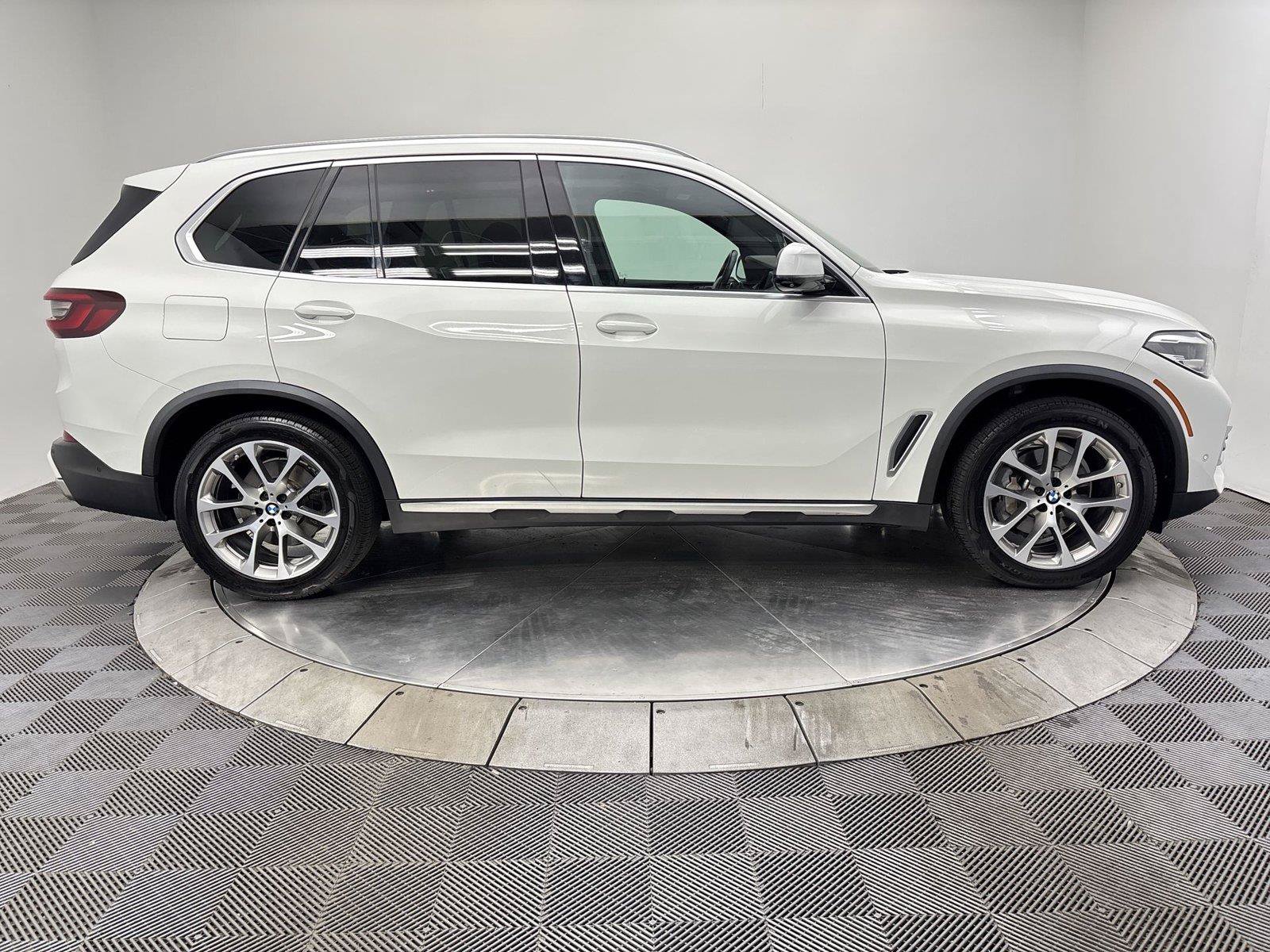 Used 2021 BMW X5 xDrive40i w/ Premium Package 2 AWD/4WD image 17