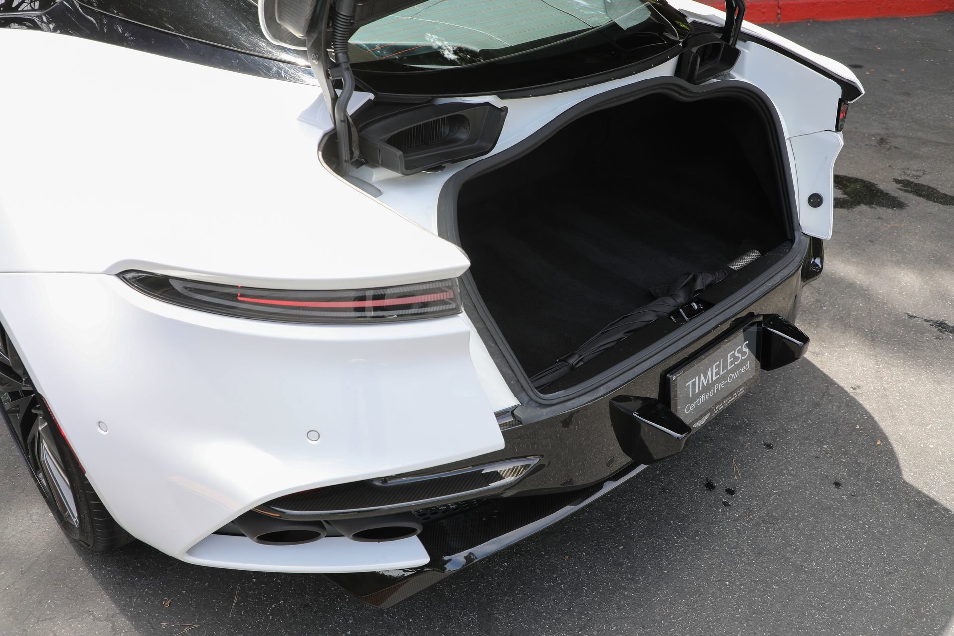 Used 2023 Aston Martin DBS Coupe RWD image 11