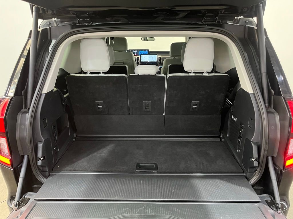 Certified 2025 Ford Expedition Platinum AWD/4WD image 13