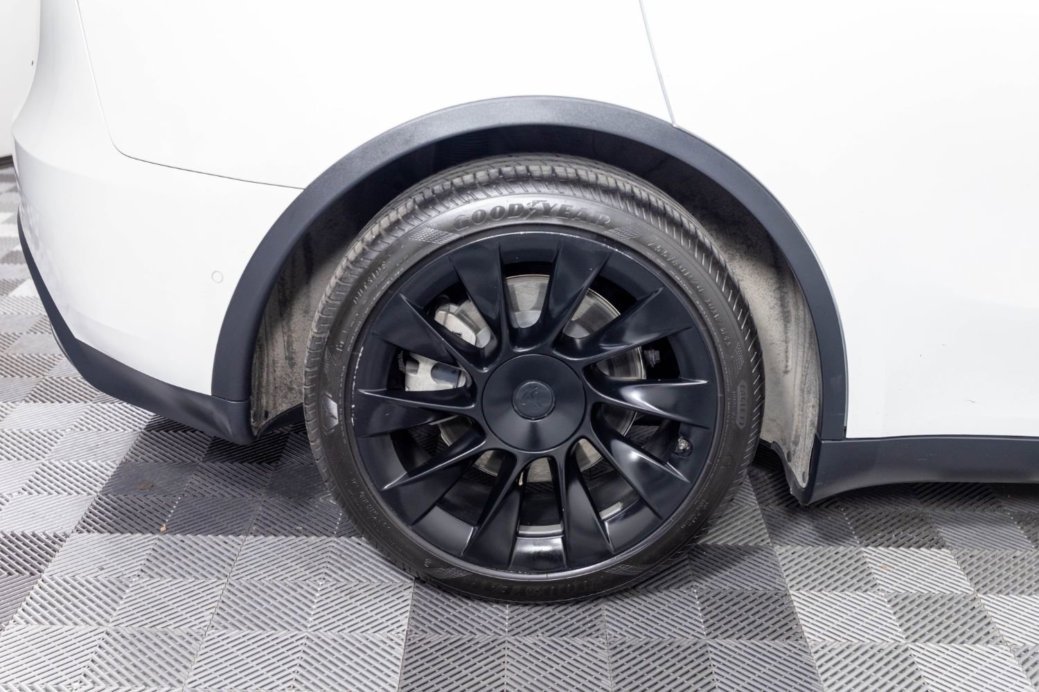 Used 2021 Tesla Model Y Long Range image 38