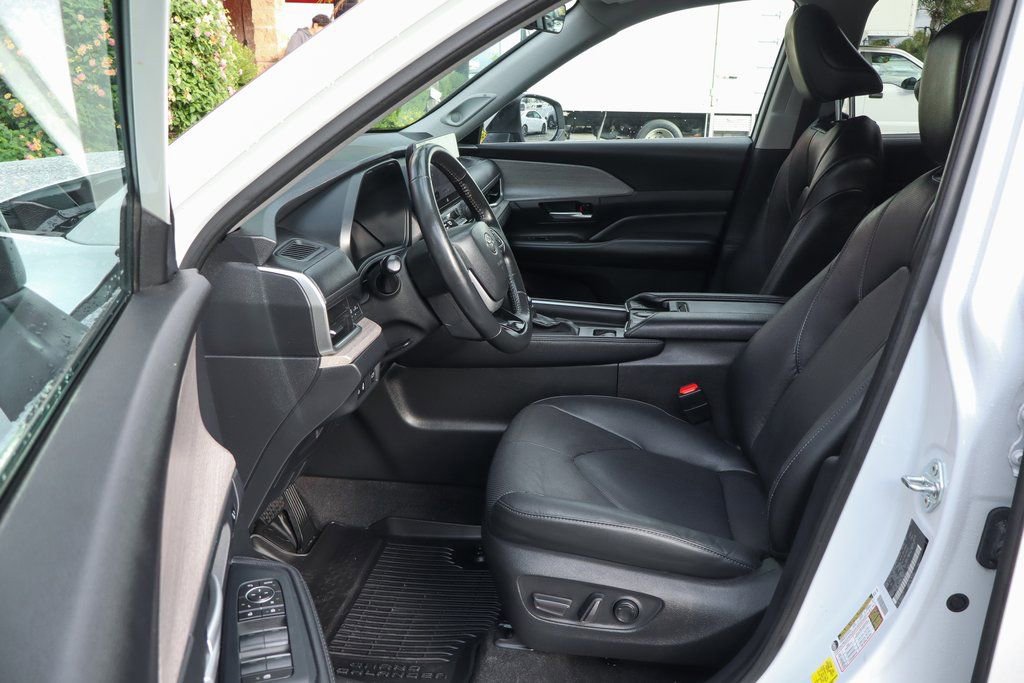 Used 2024 Toyota Grand Highlander Limited image 18