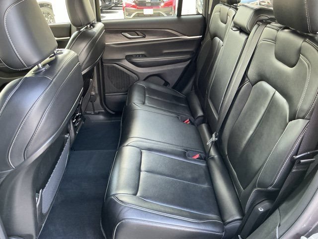 Used 2023 Jeep Grand Cherokee Limited AWD/4WD image 14