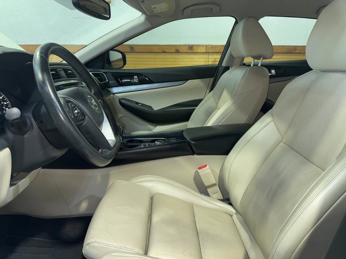 Used 2016 Nissan Maxima 3.5 SV w/ Interior Lighting Package FWD image 14