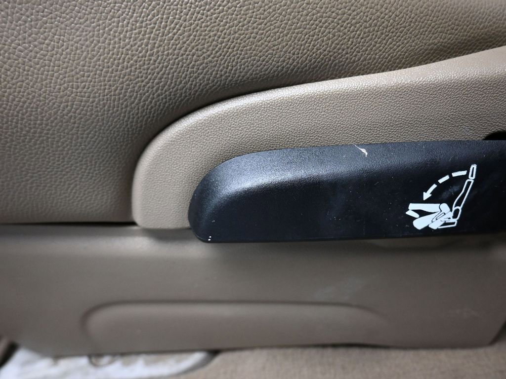 Used 2014 Chrysler Town & Country Touring image 27