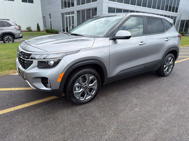 Used 2025 Kia Seltos LX
