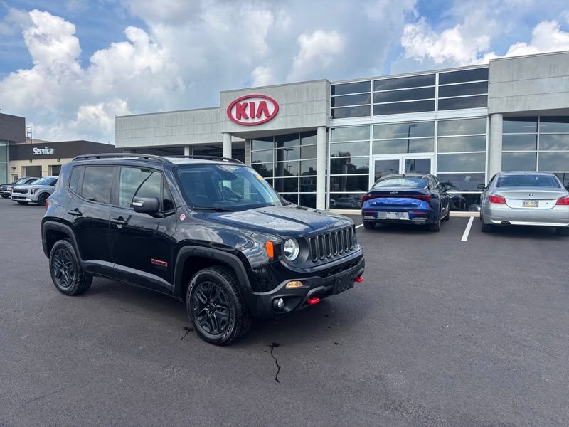 Used 2018 Jeep Renegade Trailhawk w/ UConnect 8.4 Nav Group AWD/4WD image 4