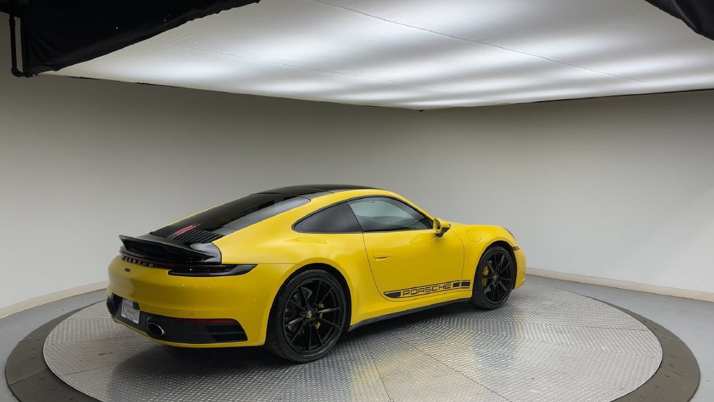Used 2021 Porsche 911 Carrera RWD image 2