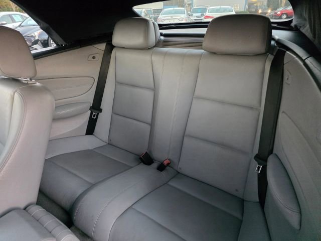 Used 2010 BMW 135i Convertible w/ Premium Pkg RWD image 12