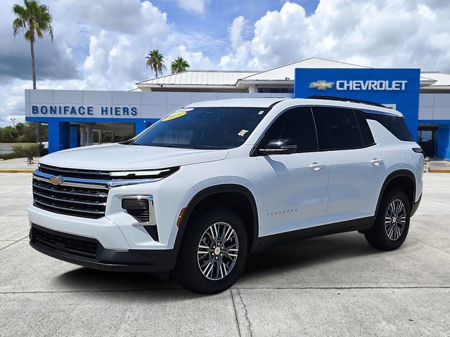 Used 2025 Chevrolet Traverse LT w/ Driver Confidence Package image 2