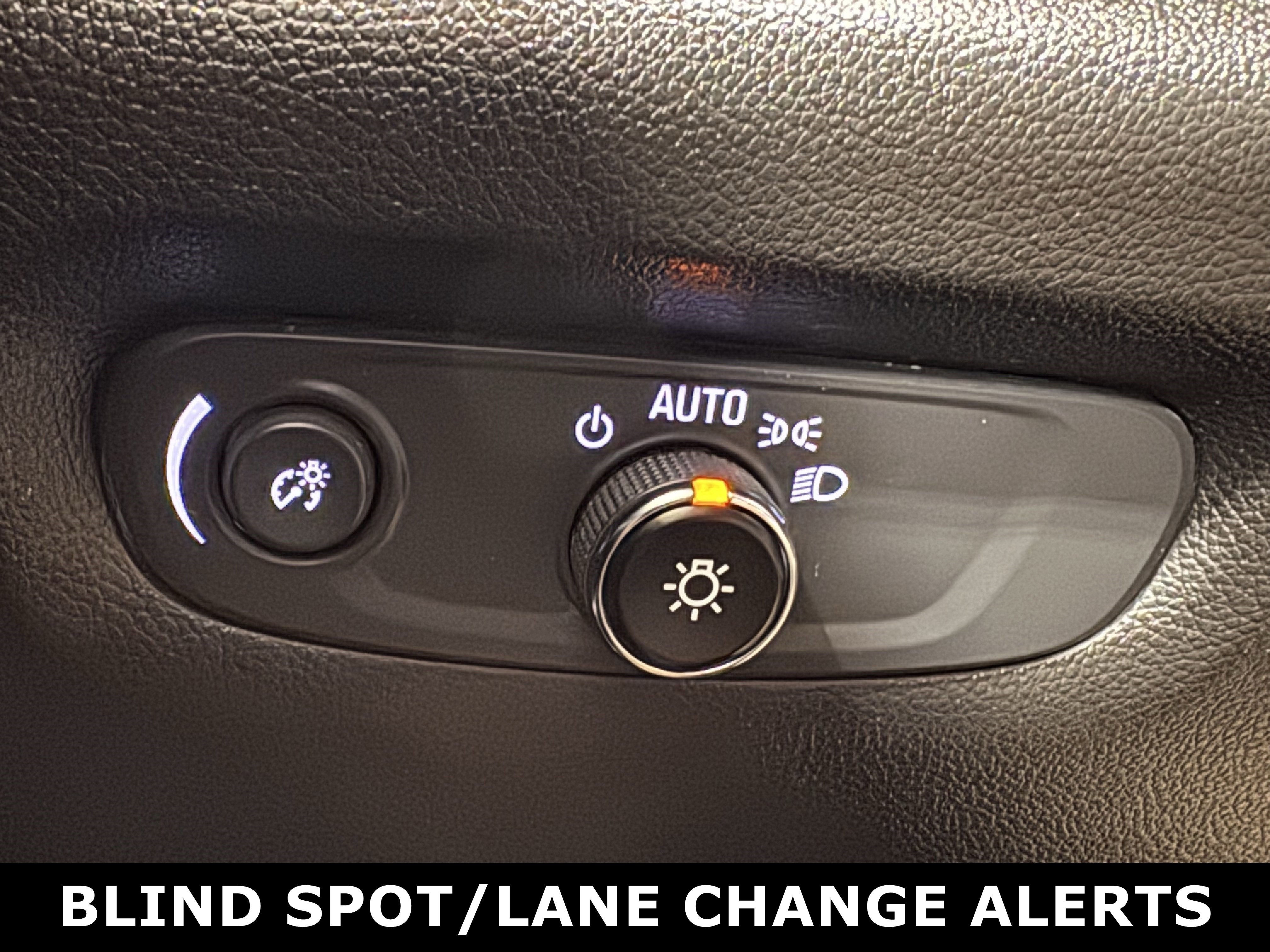 Used 2022 Chevrolet Traverse RS image 11