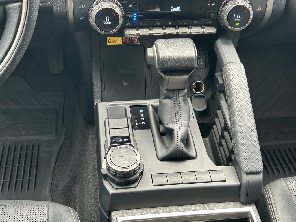 Used 2025 Toyota 4Runner Limited AWD/4WD image 23