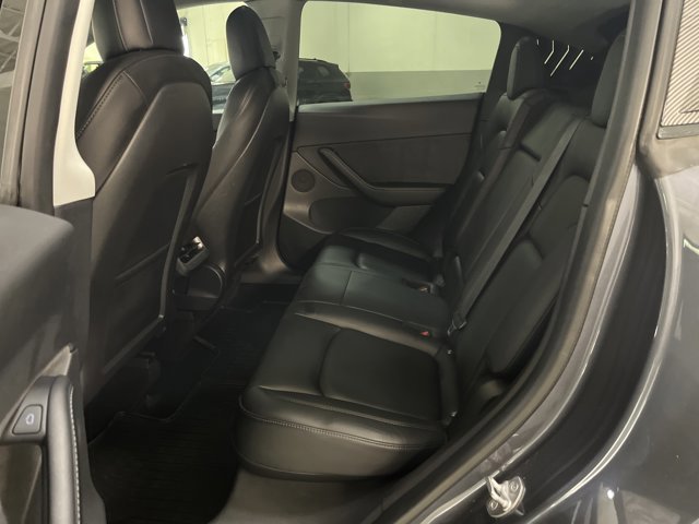 Used 2022 Tesla Model Y Long Range image 22