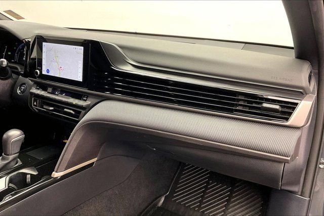 Used 2025 Toyota Camry SE w/ Convenience Package image 15