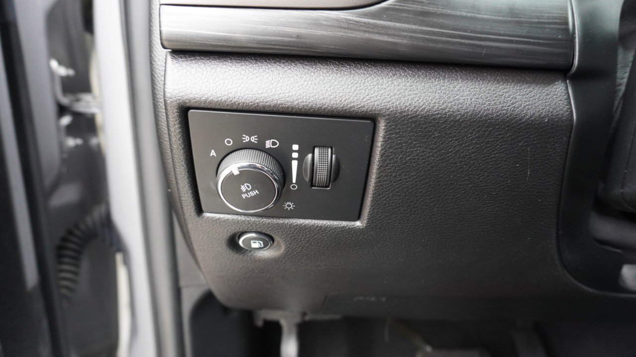 Used 2019 Jeep Grand Cherokee Altitude image 21