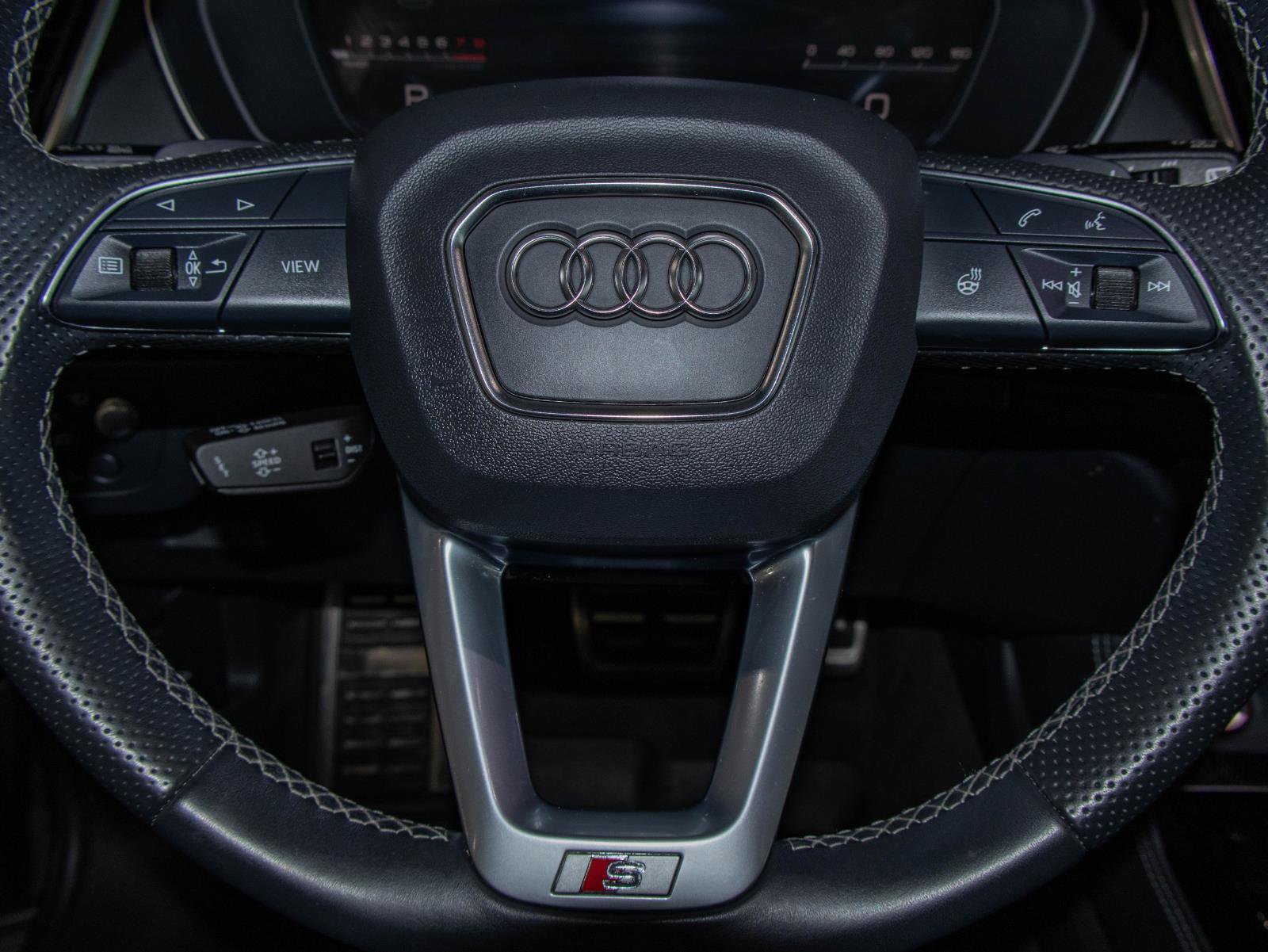 Used 2023 Audi SQ5 Prestige w/ Prestige Package image 12