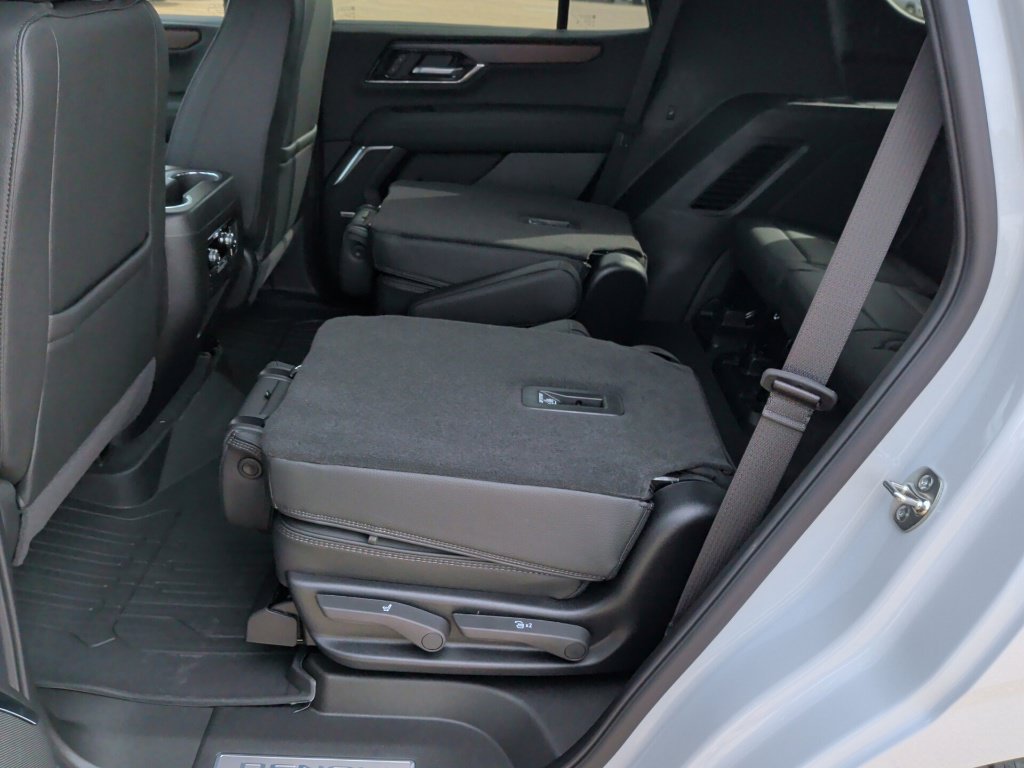 New 2027 GMC Yukon Denali RWD image 35
